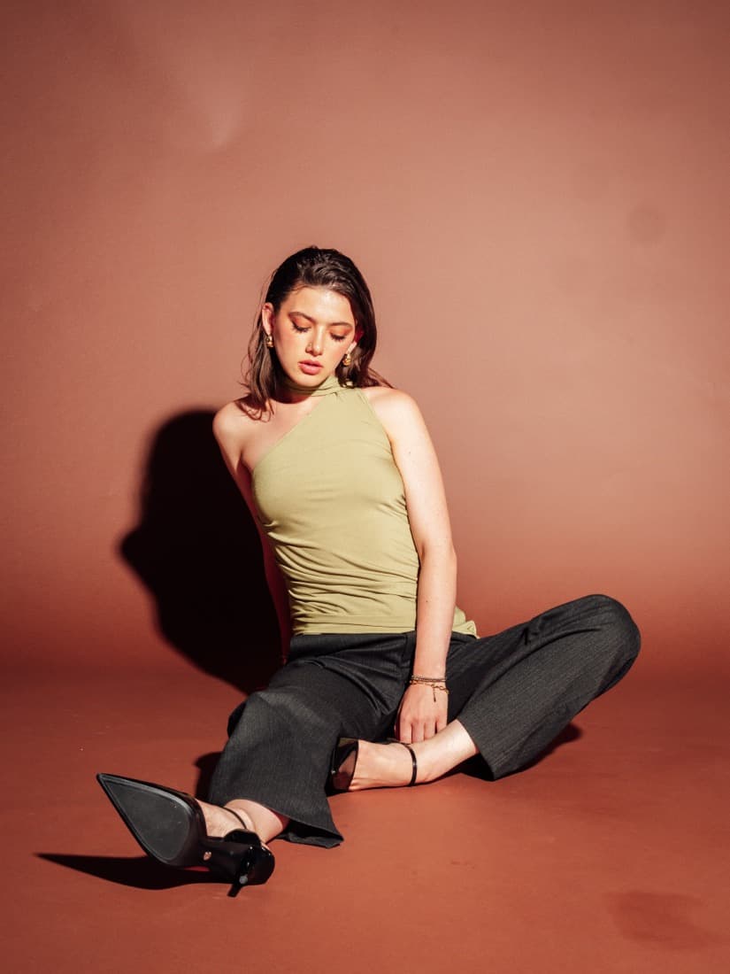 NU CROPTOPS — EDITORIAL